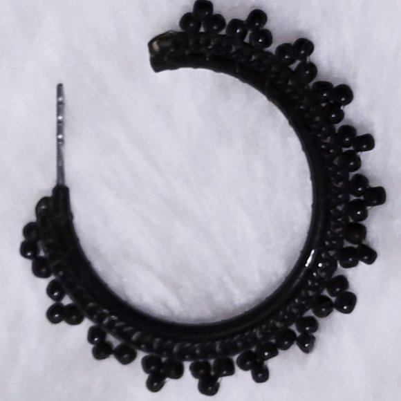 Black hoop "lace" pierced earrings with small beads - Picture 2 of 2